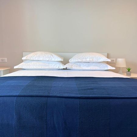 Beachfront Comfort Apartments Sinajko Podgora Bagian luar foto