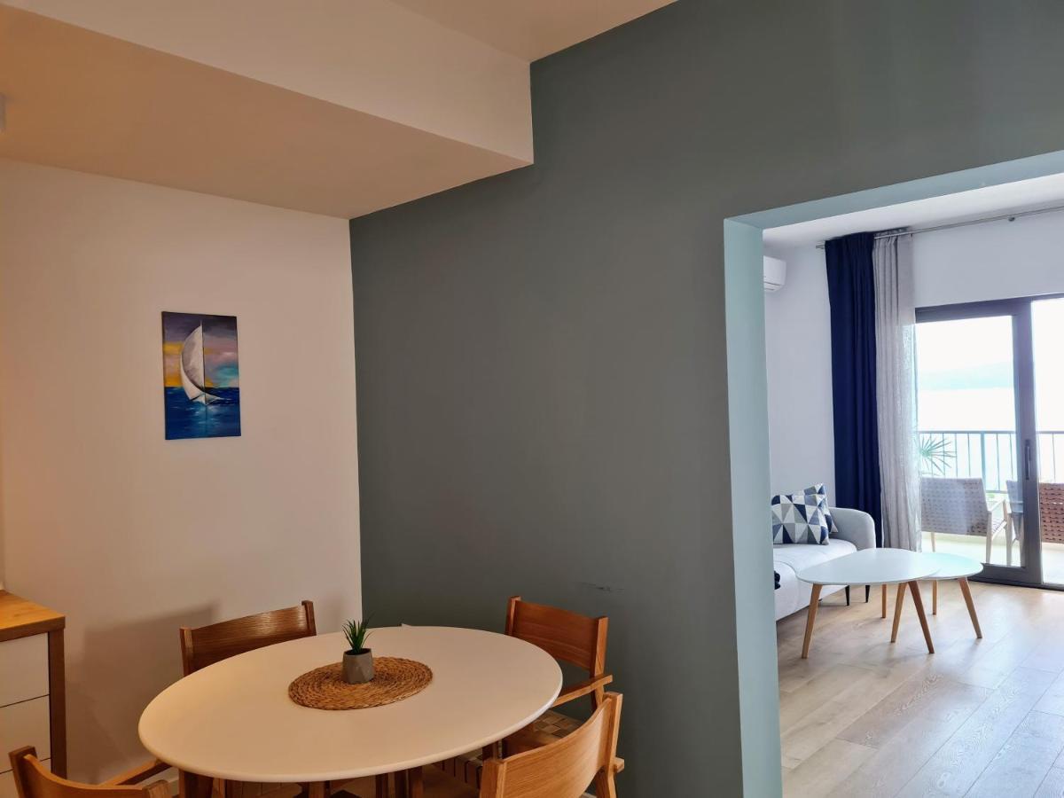 Beachfront Comfort Apartments Sinajko Podgora Bagian luar foto