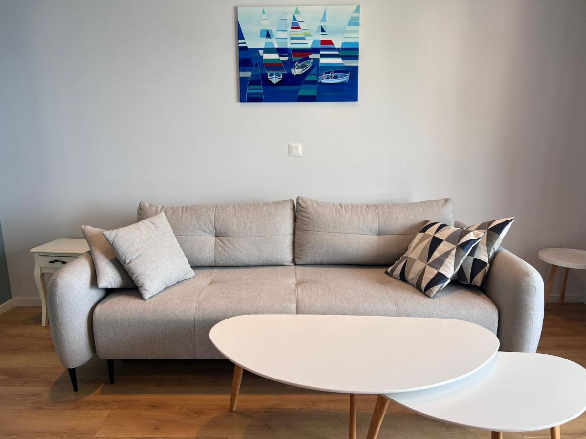Beachfront Comfort Apartments Sinajko Podgora Bagian luar foto