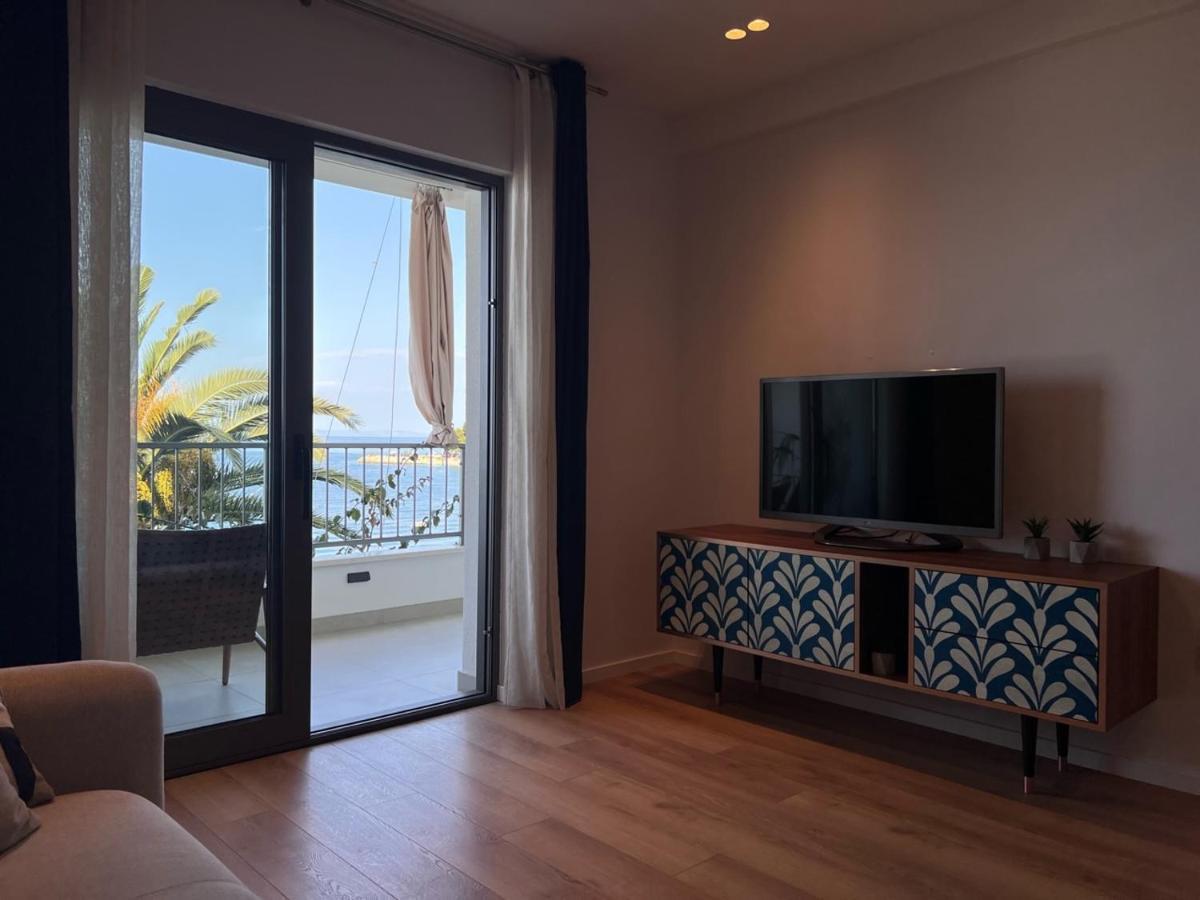 Beachfront Comfort Apartments Sinajko Podgora Bagian luar foto