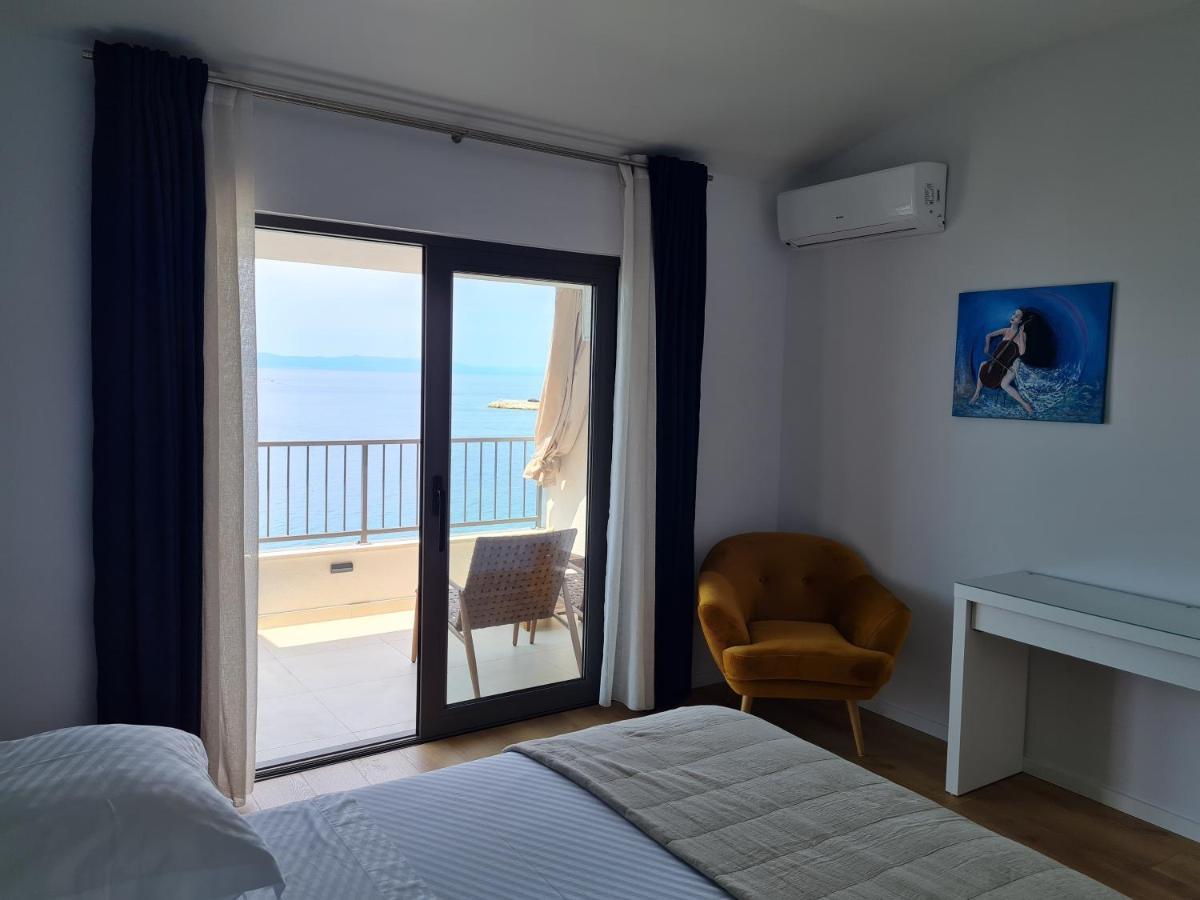 Beachfront Comfort Apartments Sinajko Podgora Bagian luar foto