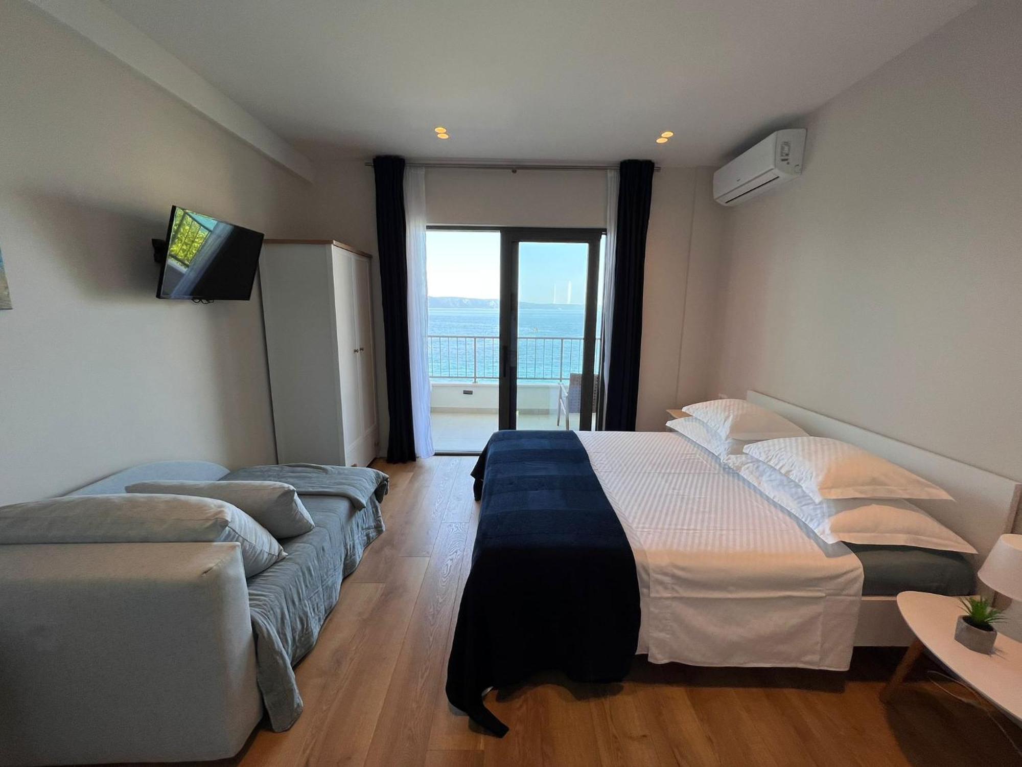 Beachfront Comfort Apartments Sinajko Podgora Bagian luar foto