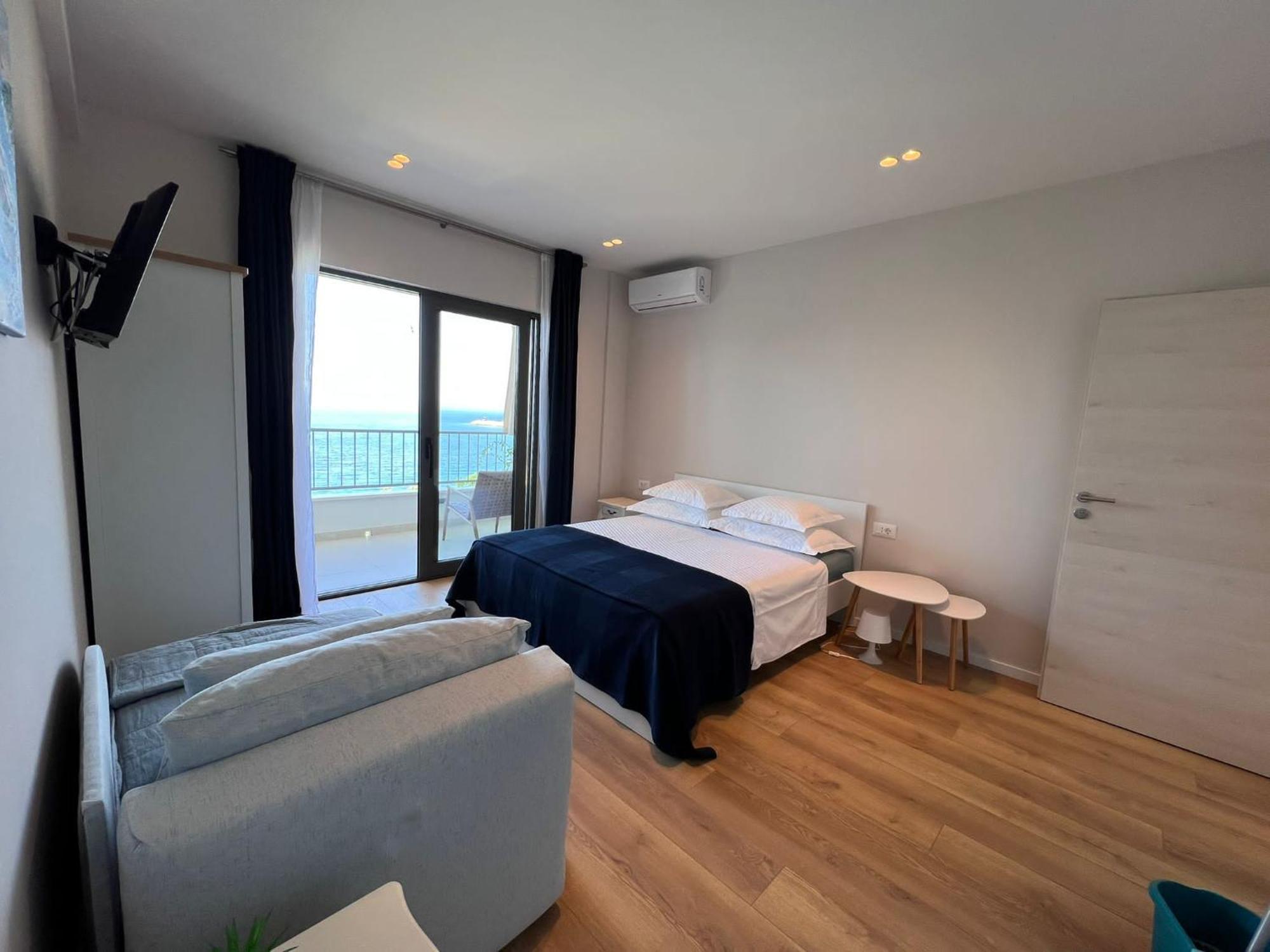 Beachfront Comfort Apartments Sinajko Podgora Bagian luar foto