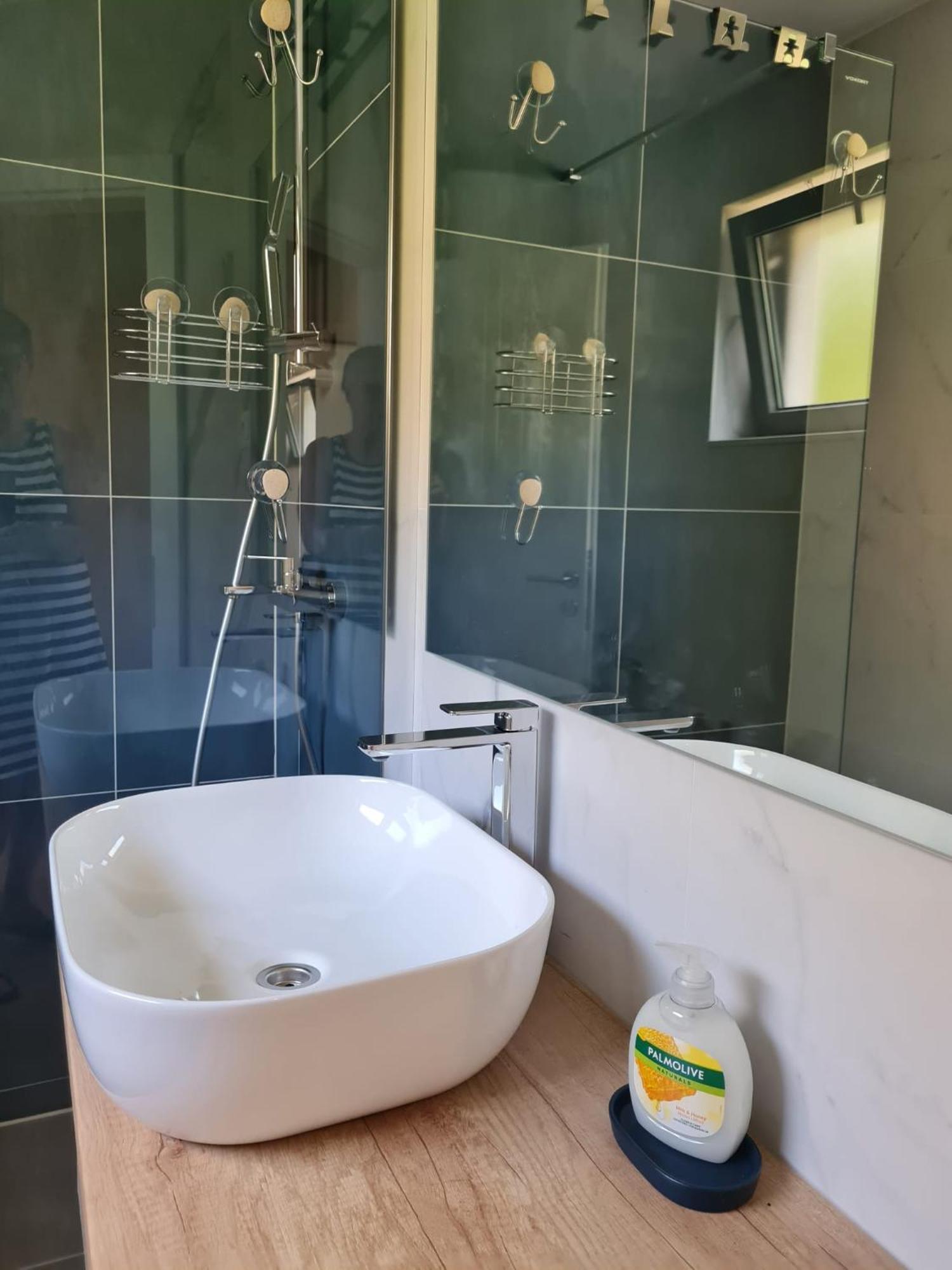 Beachfront Comfort Apartments Sinajko Podgora Ruang foto