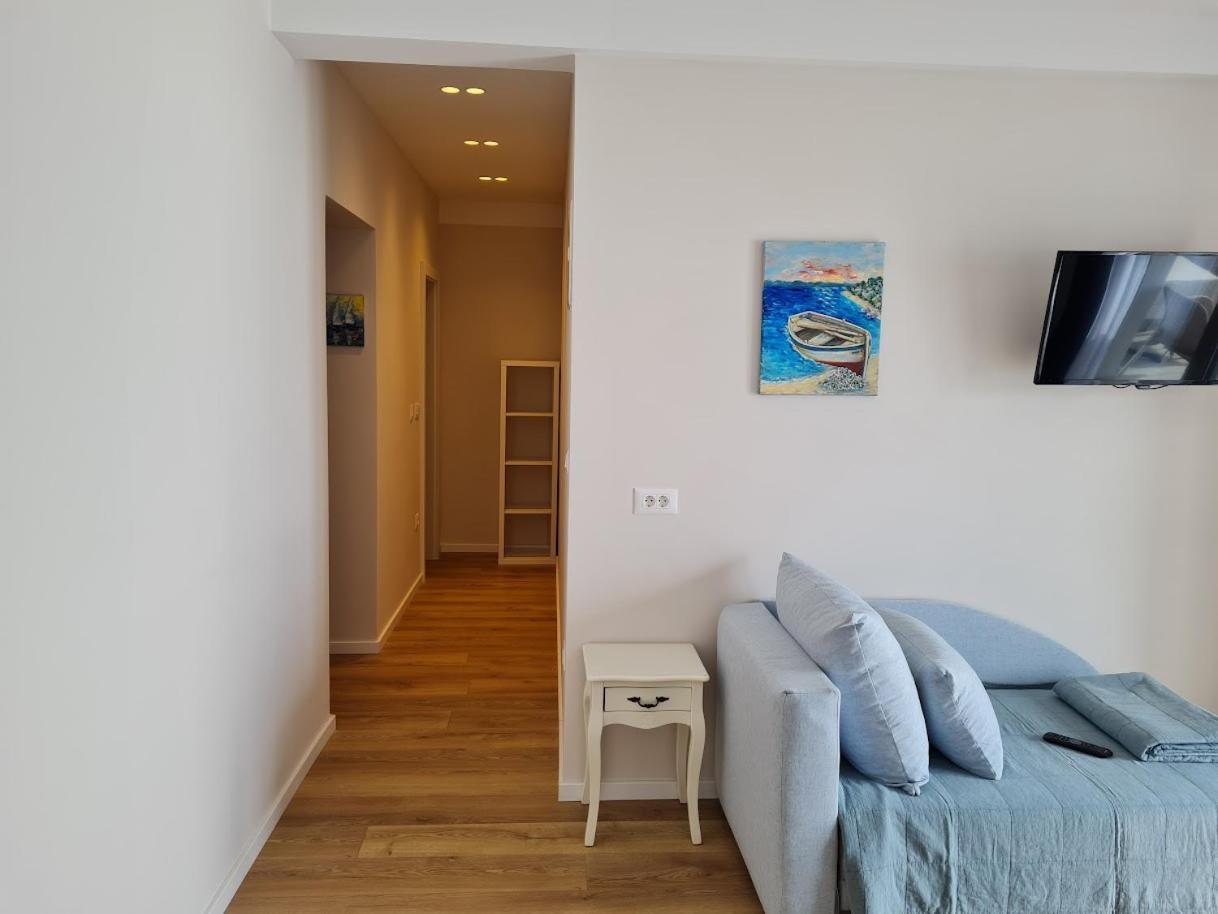 Beachfront Comfort Apartments Sinajko Podgora Bagian luar foto